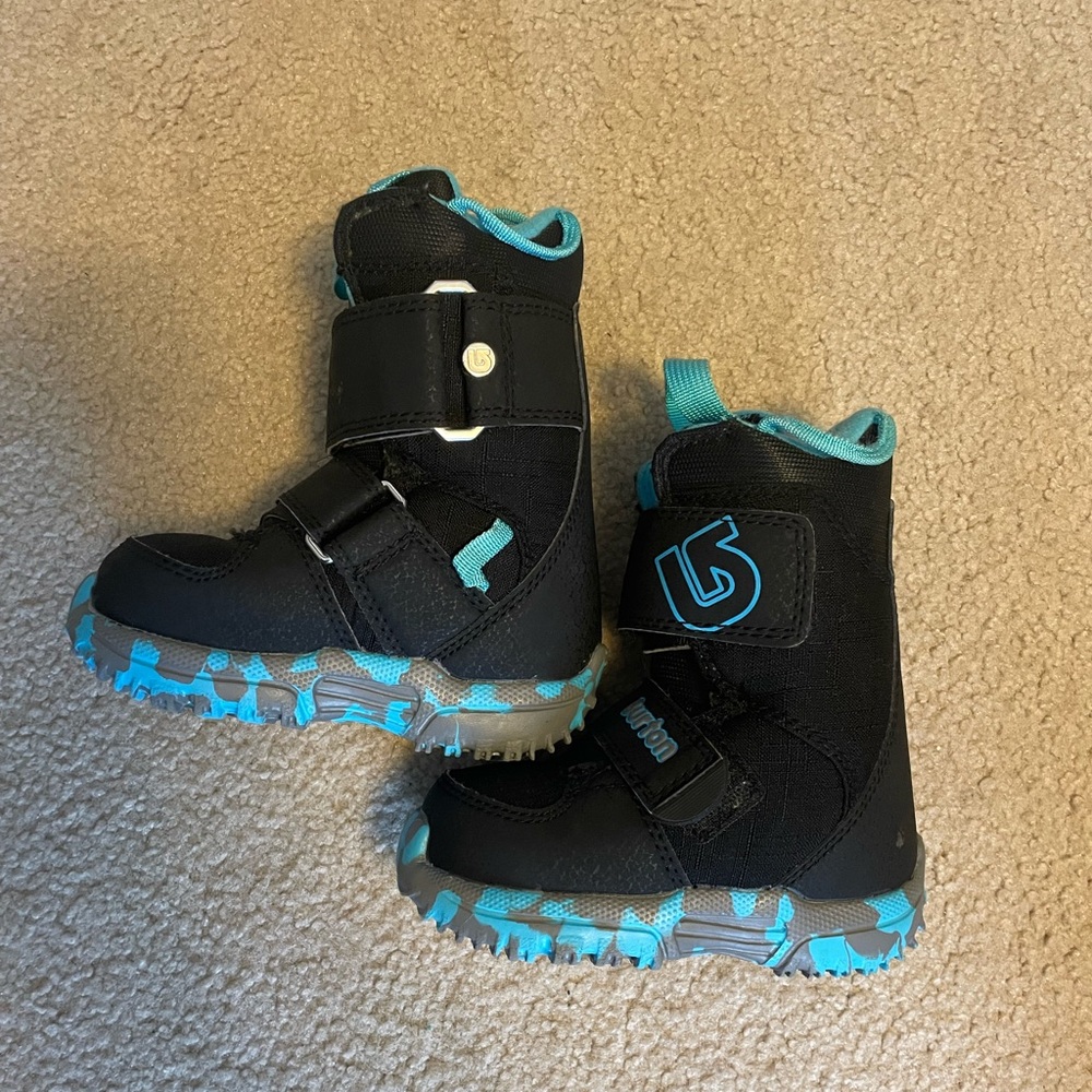 Burton Mini Grom snowboard boots 7C- like new